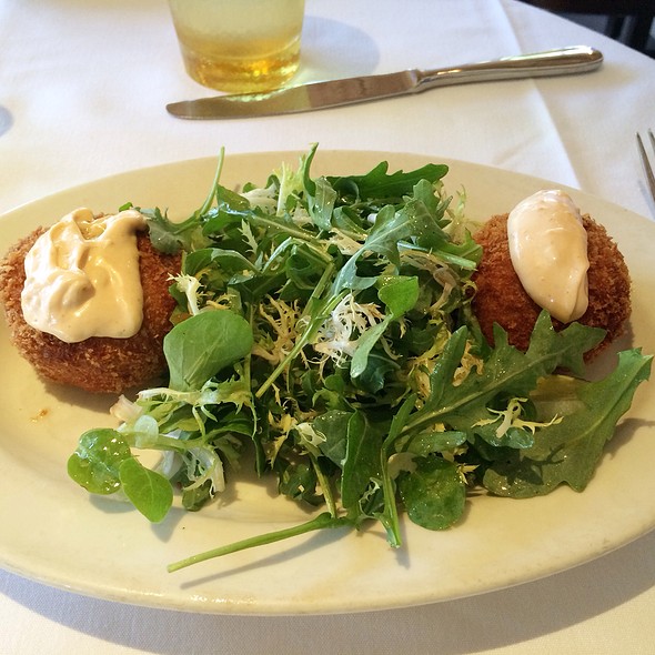 Mustards Grill Crab Cakes